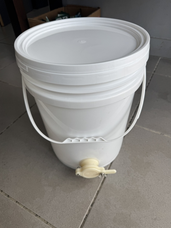 Plastic Bucket 20 litre with Honey Gate