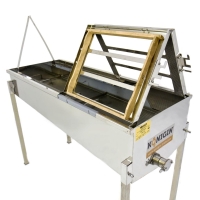 FK-125-2 Uncapping table with tank, 125 cm, 2 frame holder + 2 work stands
